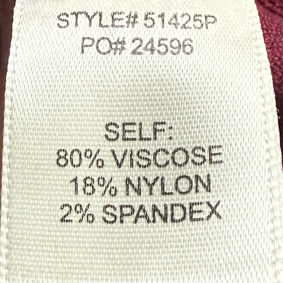 Skies Are Blue NWT Ribbed Knit Scalloped Hem Skirt Petite Small Burgundy Stretch - Picture 6 of 8